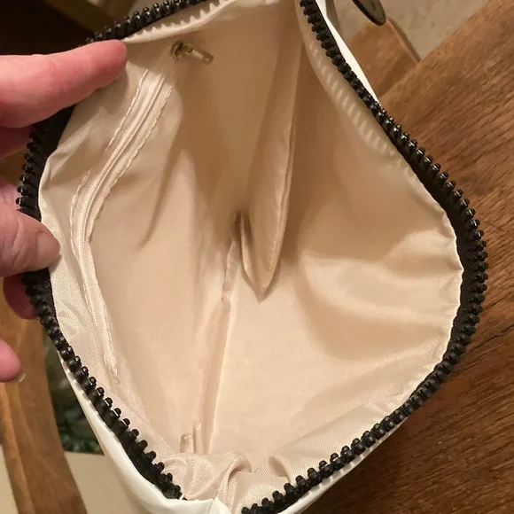 CHANEL Beaute Puffy Nylon Carryall Makeup/Cosmetic/Toiletry Pouch Case NWOT - Picture 6 of 8